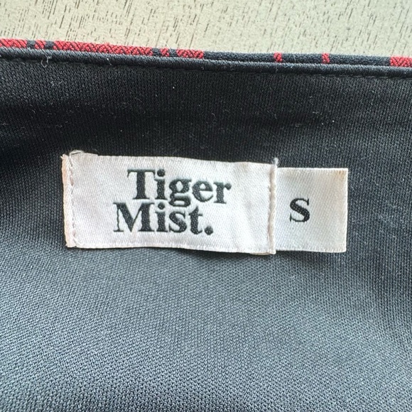 Tiger mist red and black skirt set - Picture 3 of 4